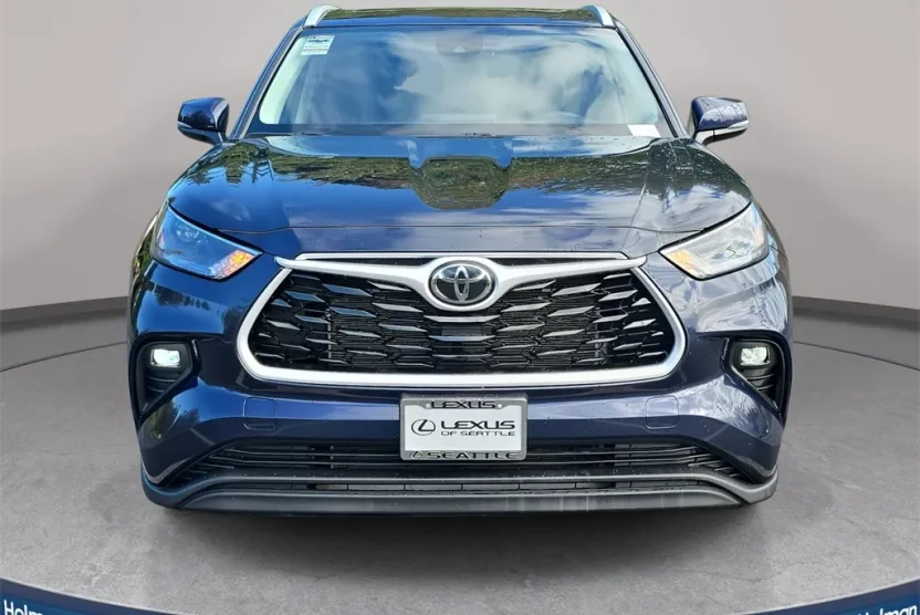 2024 Toyota Highlander XLE photo 1