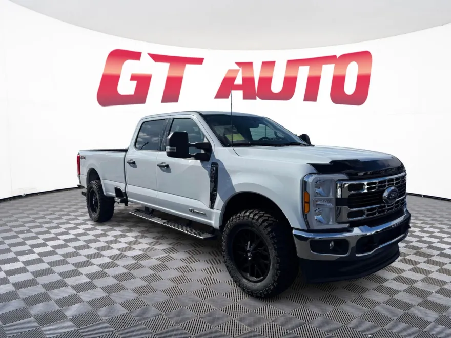 2023 Ford F-350 XLT photo 1