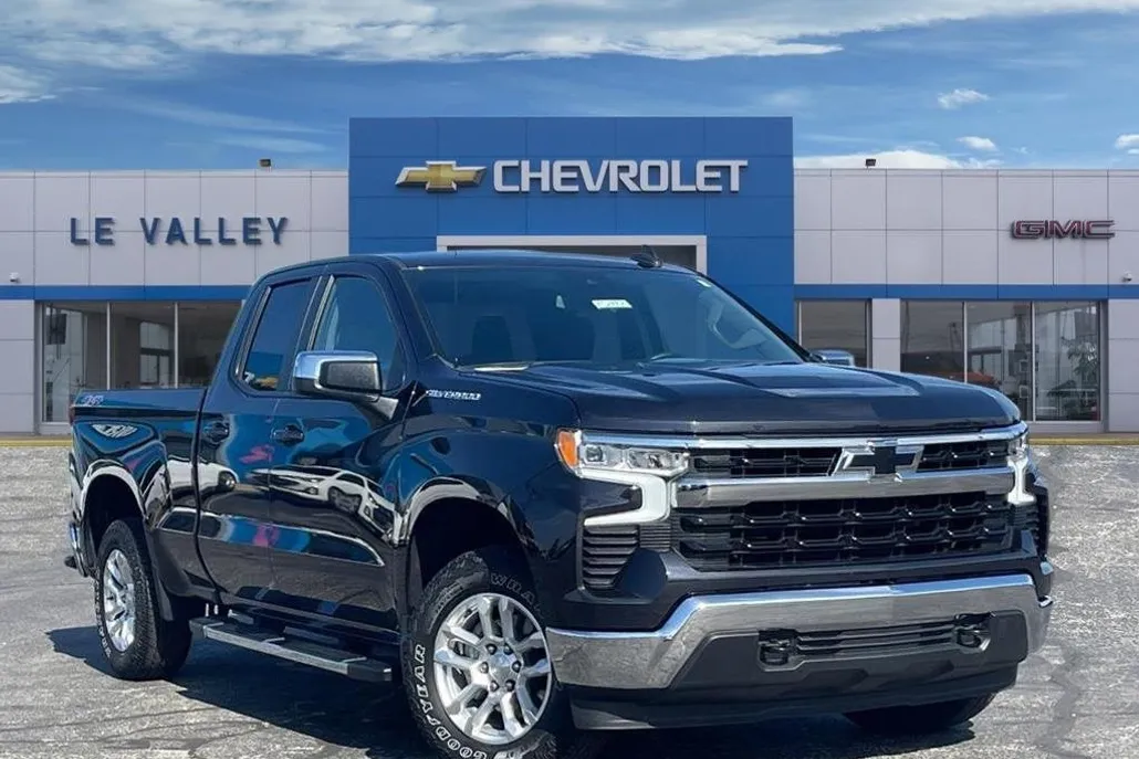 2023 Chevrolet Silverado 1500 LT photo 1