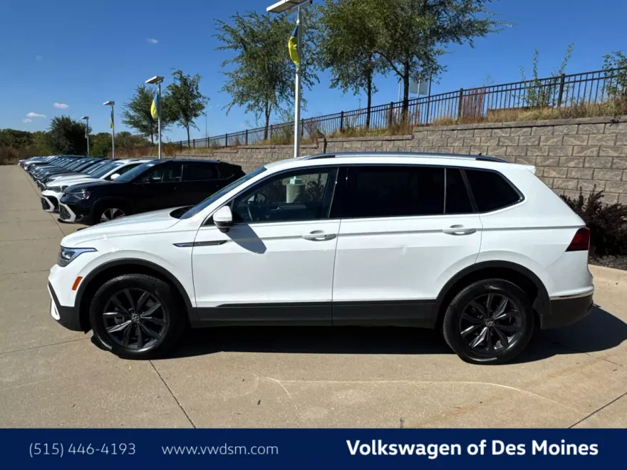 2022 Volkswagen Tiguan SE photo 1