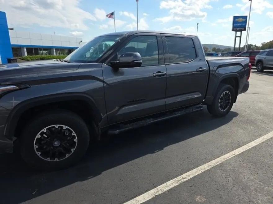 2022 Toyota Tundra SR5 photo 1