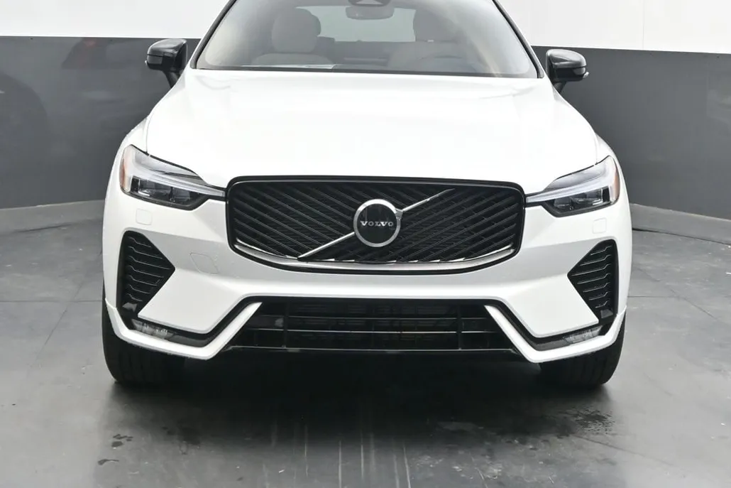 2026 Volvo XC60 B5 Core photo 1