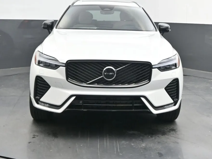 2026 Volvo XC60 B5 Core photo 1