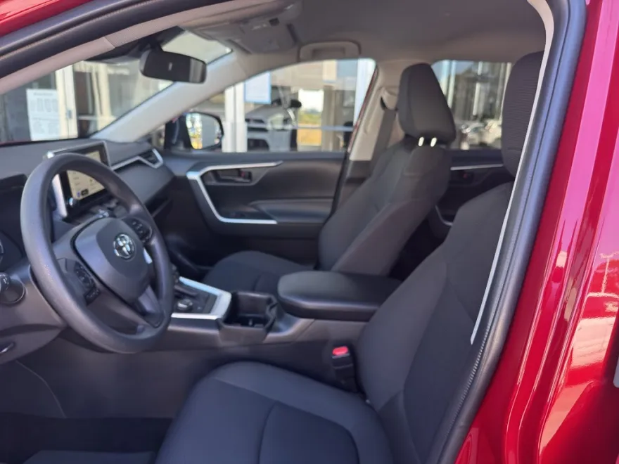 2025 Toyota RAV4 Hybrid LE photo 1