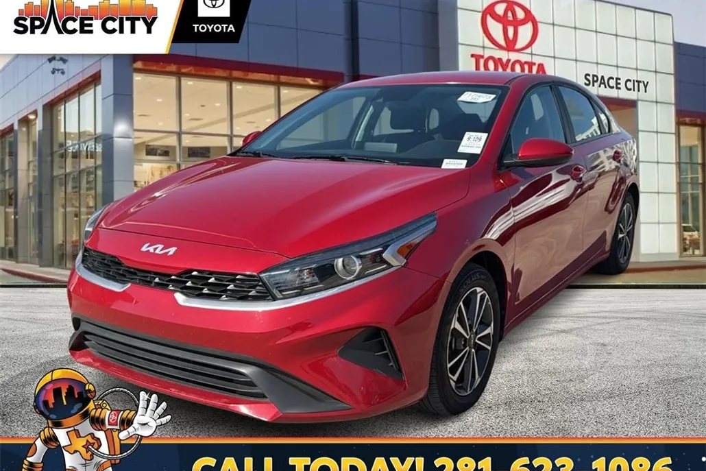 2024 Kia Forte LXS photo 1