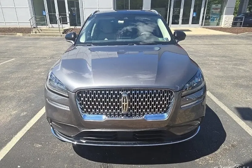 2021 Lincoln Corsair Standard photo 1