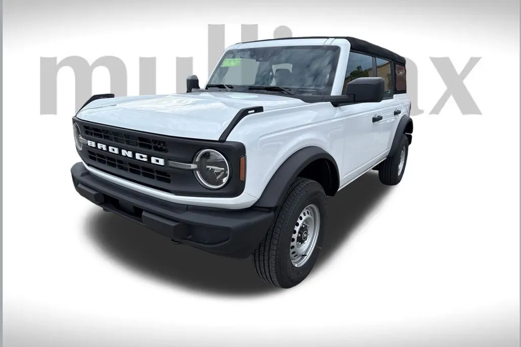2025 Ford Bronco Base photo 1