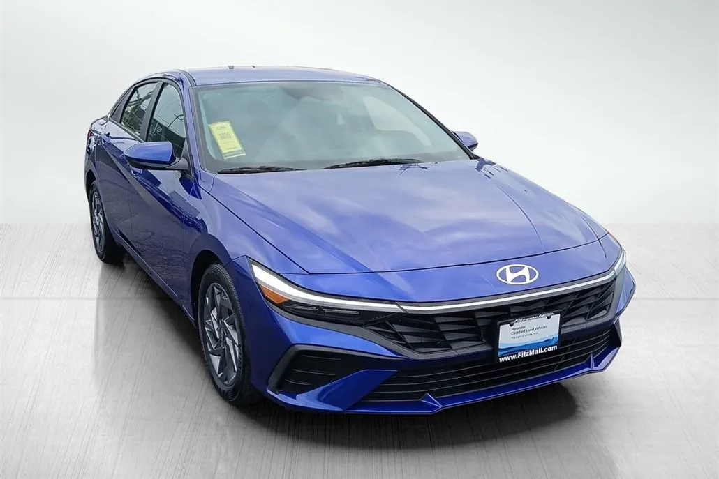 2024 Hyundai Elantra SEL photo 1