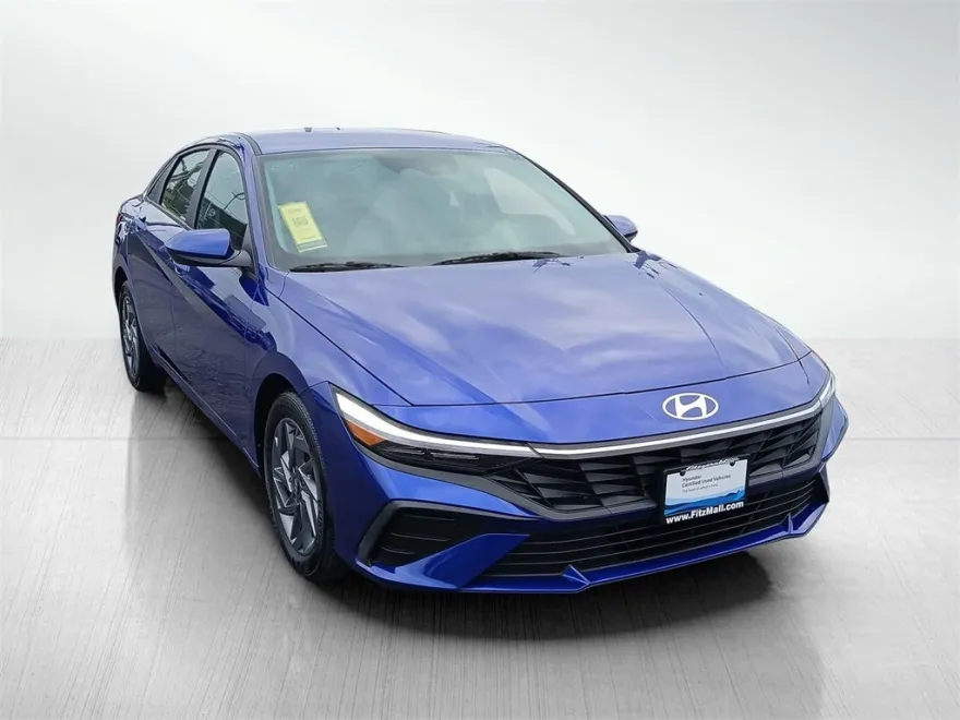 2024 Hyundai Elantra SEL photo 1