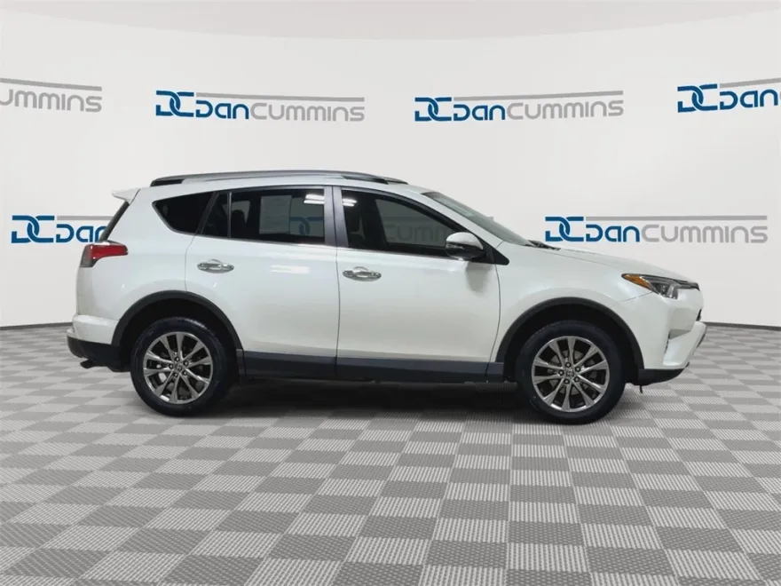 2018 Toyota RAV4 Limited photo 1