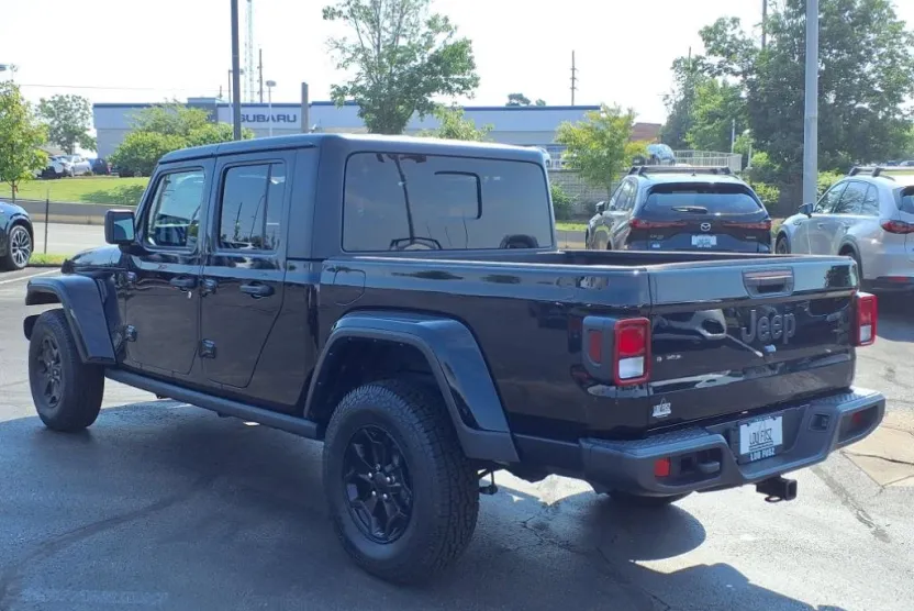 2021 Jeep Gladiator Willys photo 1