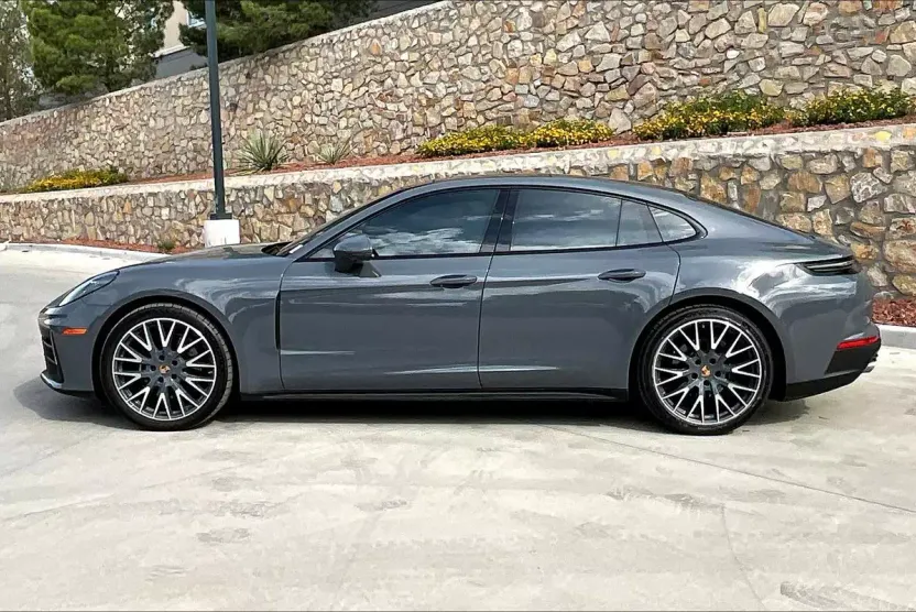 2025 Porsche Panamera 4 photo 1