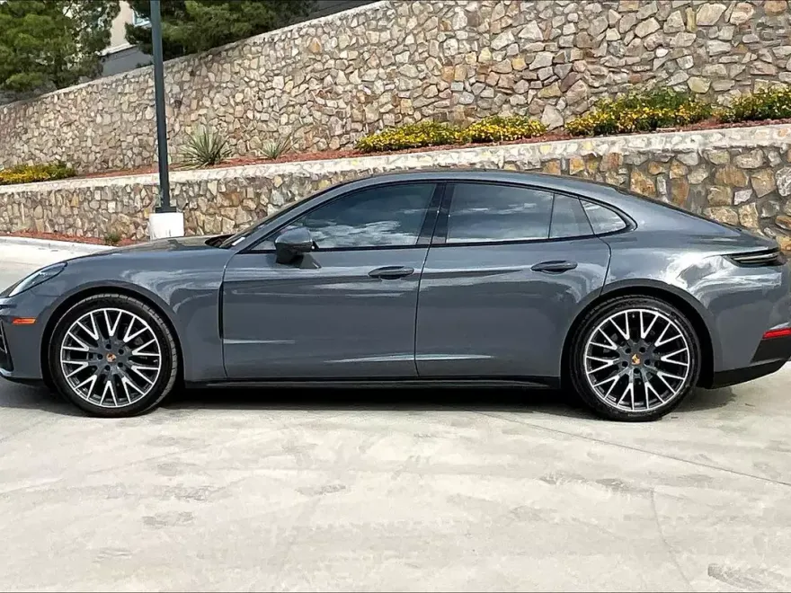 2025 Porsche Panamera 4 photo 1