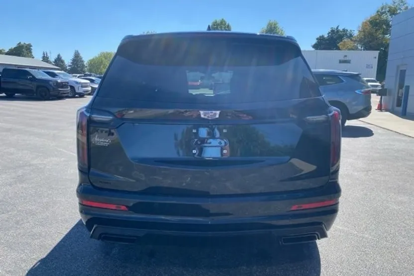 2024 Cadillac XT6 Sport photo 1