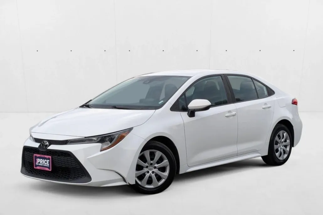 2022 Toyota Corolla LE photo 1