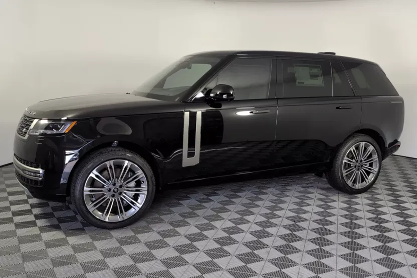 2025 Land Rover Range Rover SE photo 1