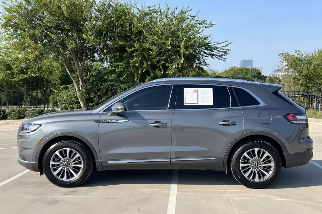 2022 Lincoln Nautilus Standard photo 1