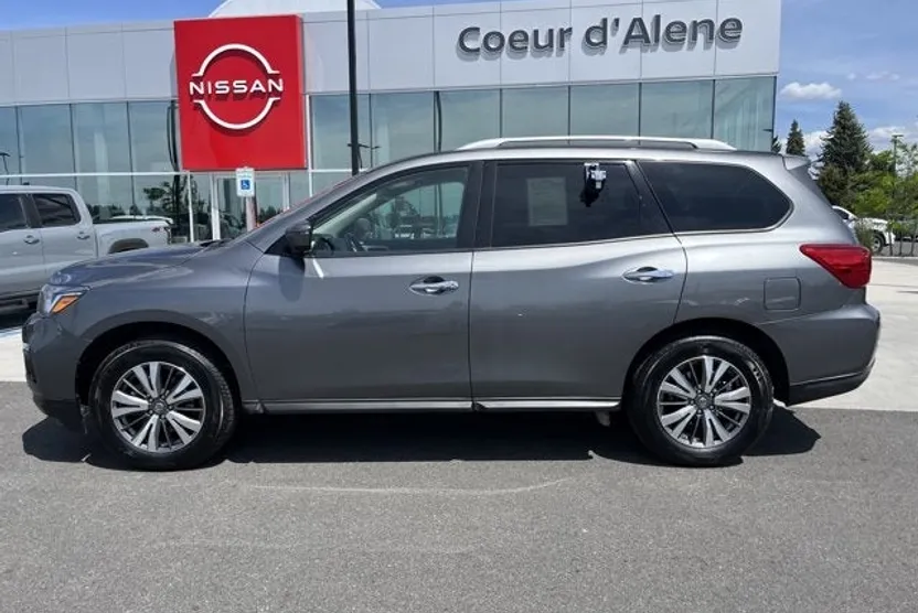 2019 Nissan Pathfinder SV photo 1