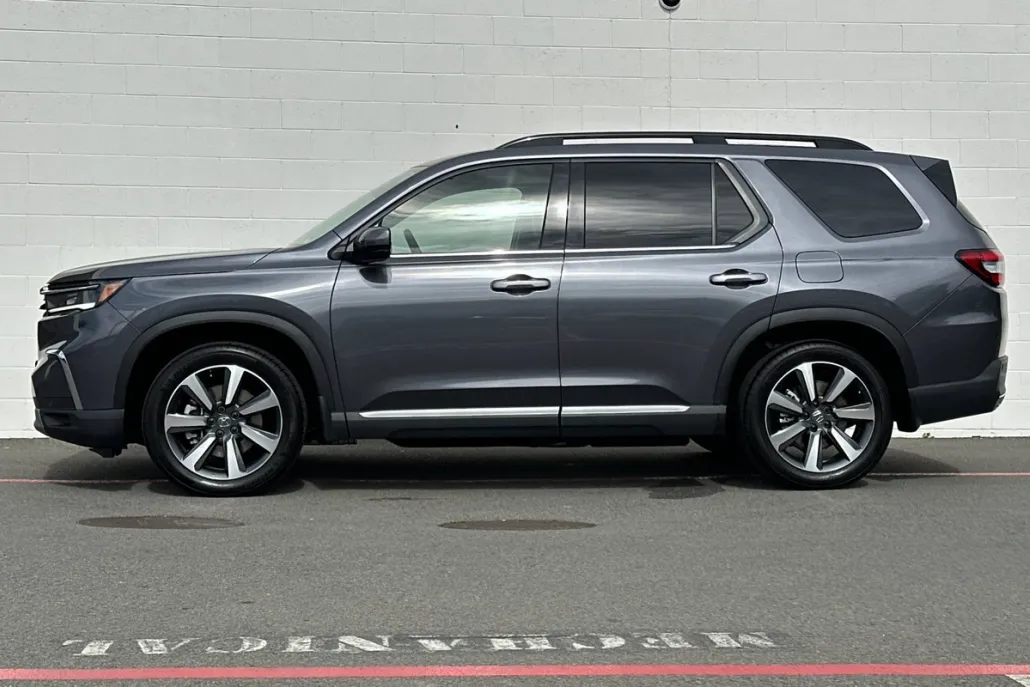 2024 Honda Pilot Touring photo 1
