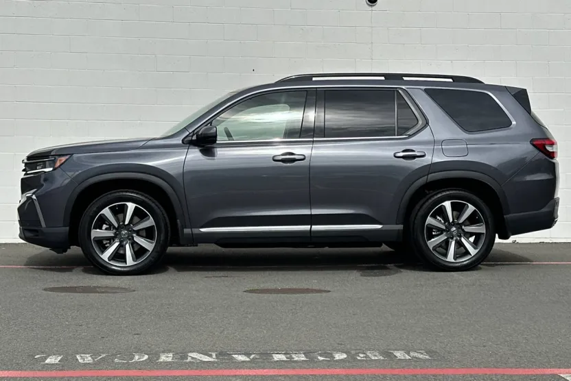 2024 Honda Pilot Touring photo 1