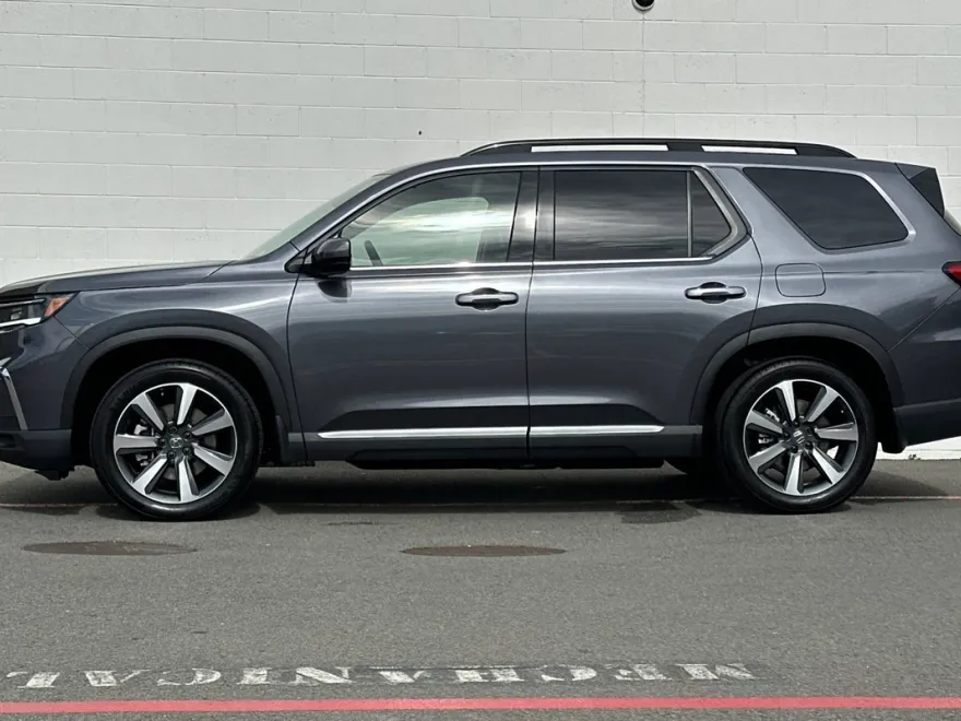 2024 Honda Pilot Touring photo 1