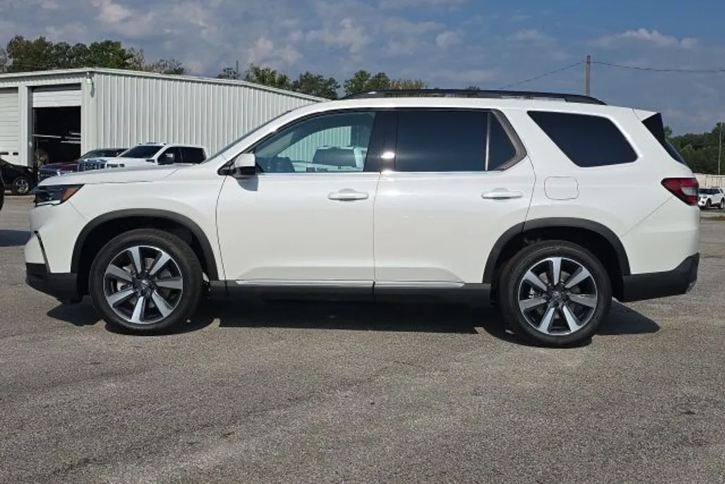 2025 Honda Pilot Touring photo 1
