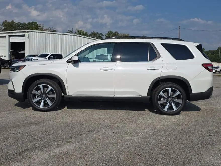 2025 Honda Pilot Touring photo 1