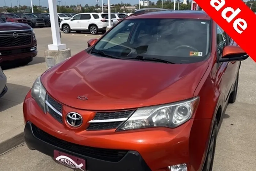 2015 Toyota RAV4 XLE photo 1