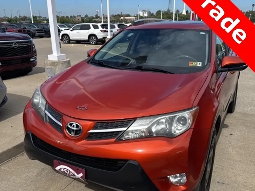 2015 Toyota RAV4 XLE photo 1
