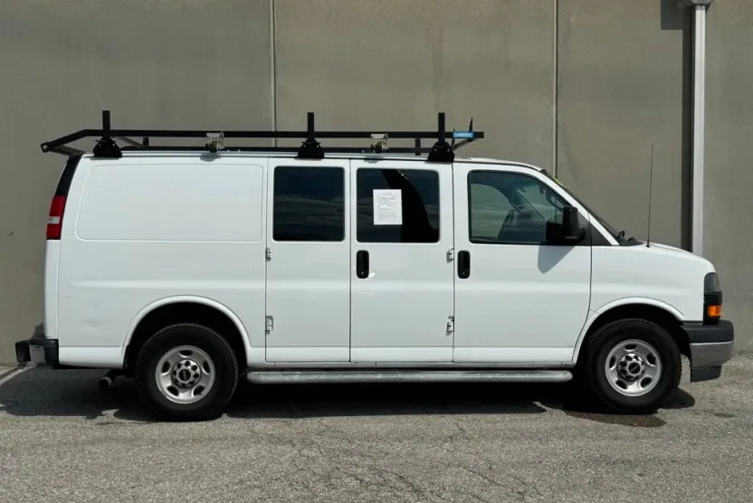 2017 Gmc Savana 2500 Cargo photo 1