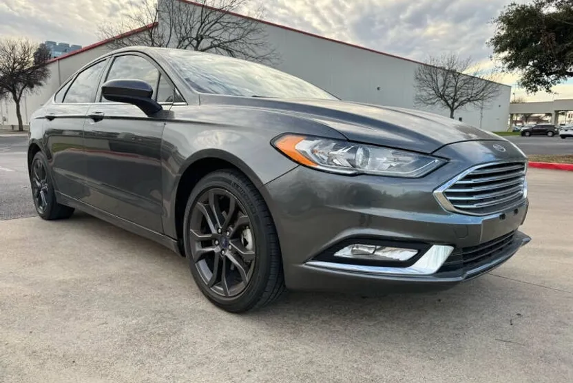 2018 Ford Fusion SE photo 1
