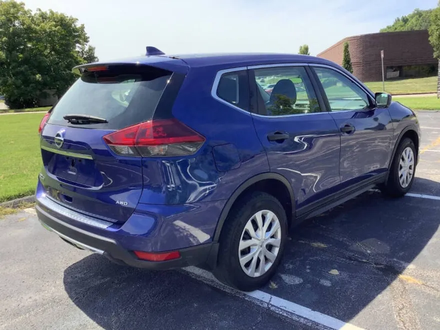 2020 Nissan Rogue S photo 1