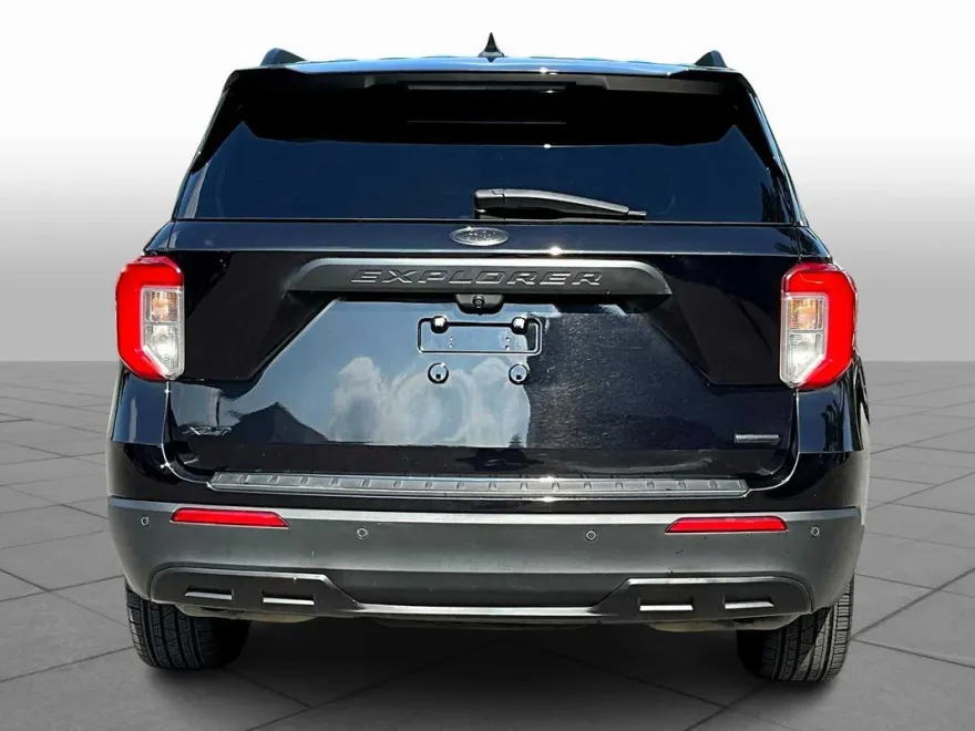2020 Ford Explorer XLT photo 1