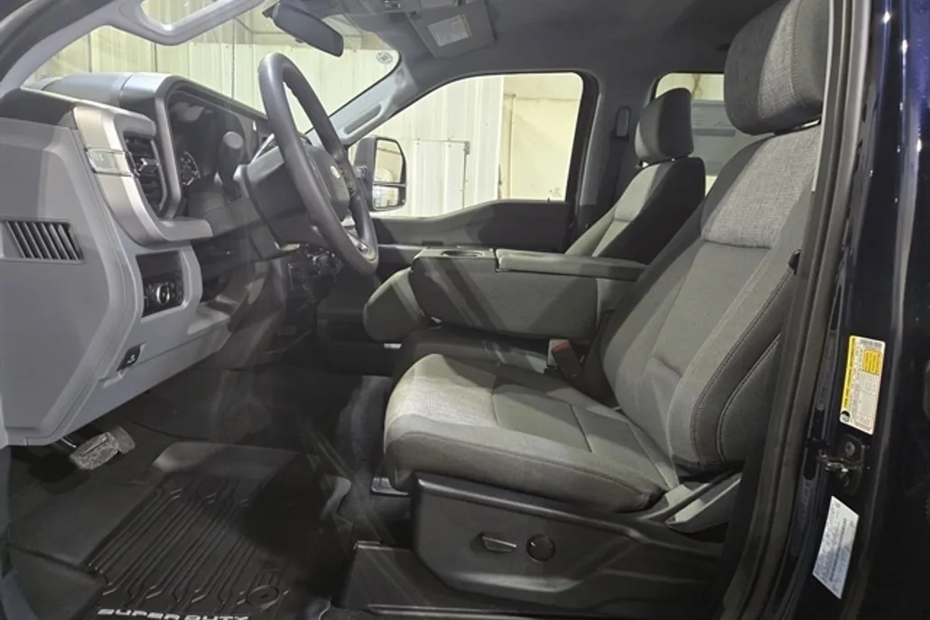 2025 Ford F-350 XLT photo 1