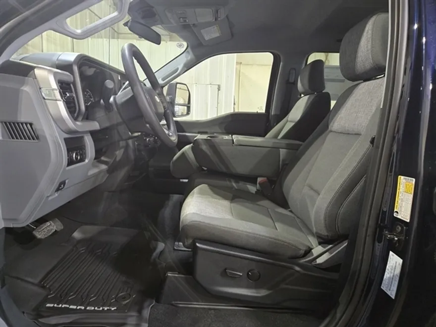 2025 Ford F-350 XLT photo 1