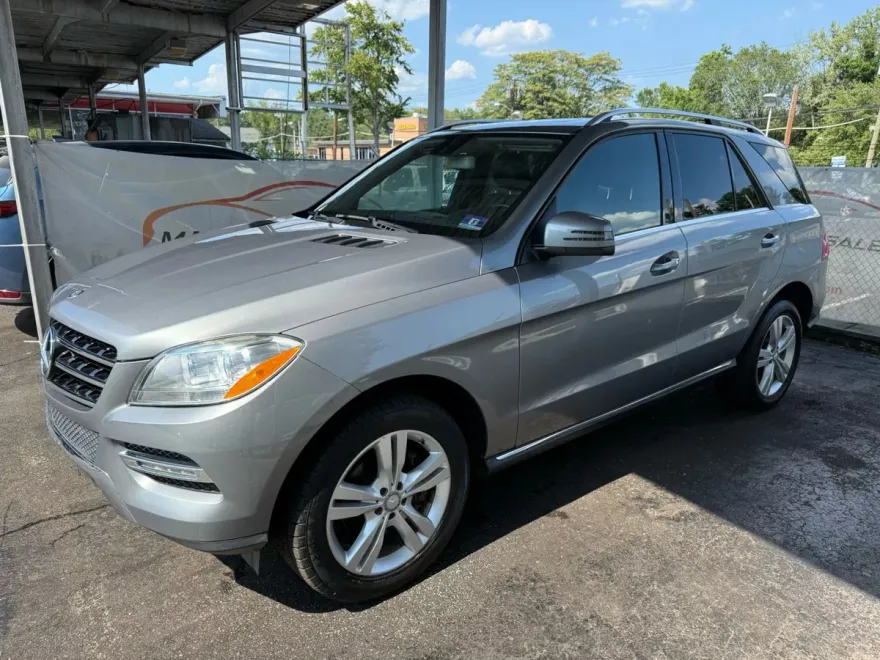 2015 Mercedes Benz ML 4MATIC photo 1