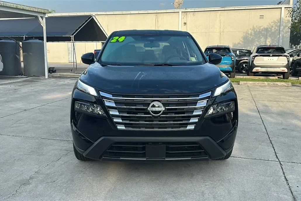 2024 Nissan Rogue SV photo 1