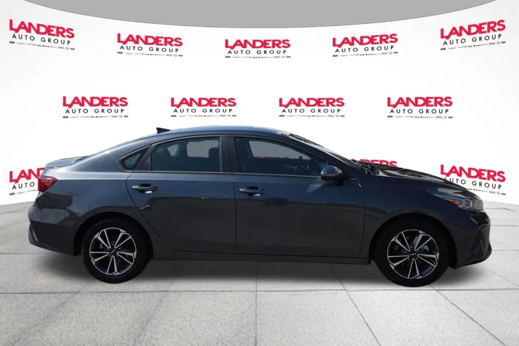 2023 Kia Forte LXS photo 1
