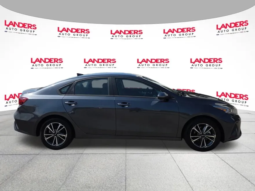 2023 Kia Forte LXS photo 1