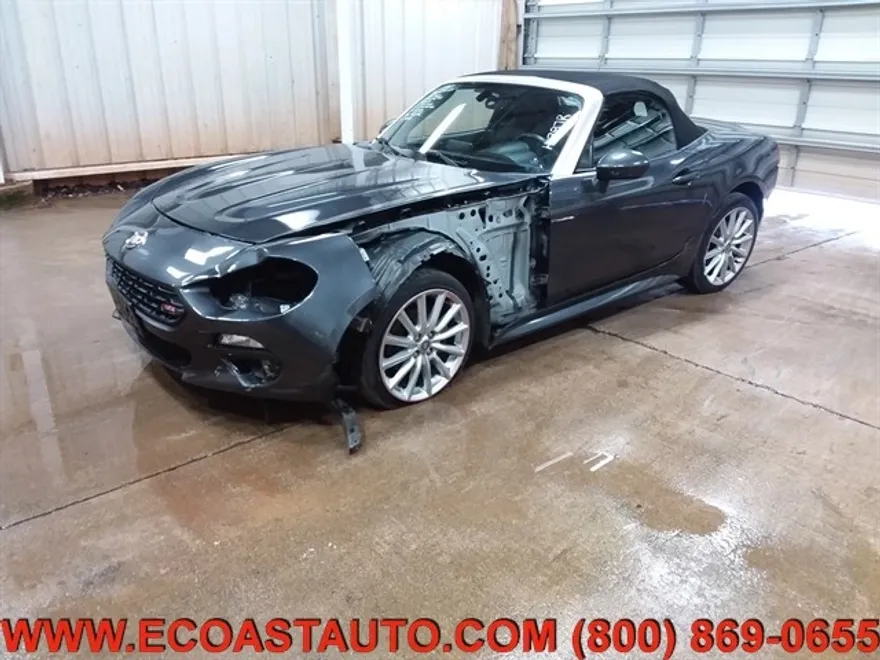 2017 Fiat 124 Spider Lusso photo 1