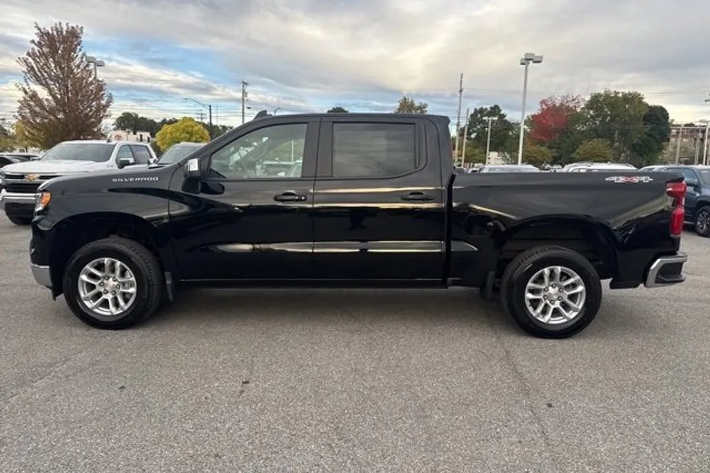2022 Chevrolet Silverado 1500 LT photo 1