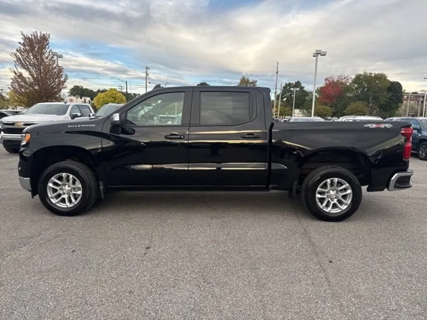 2022 Chevrolet Silverado 1500 LT photo 1