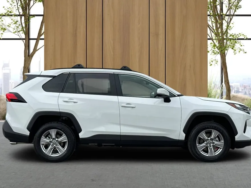2025 Toyota RAV4 XLE photo 1