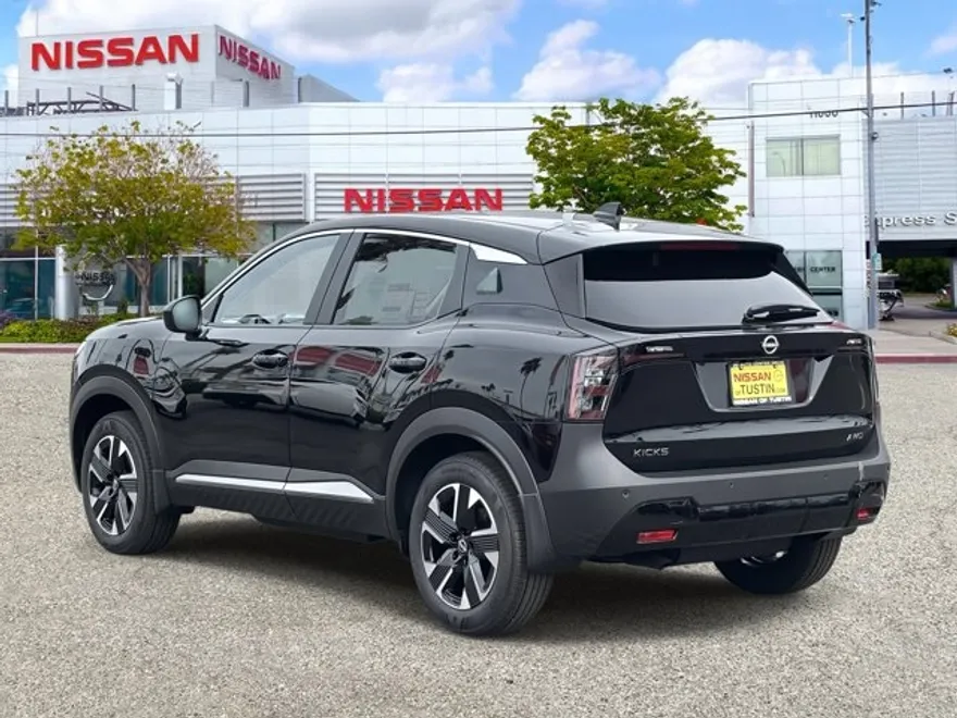 2025 Nissan Kicks SV photo 1