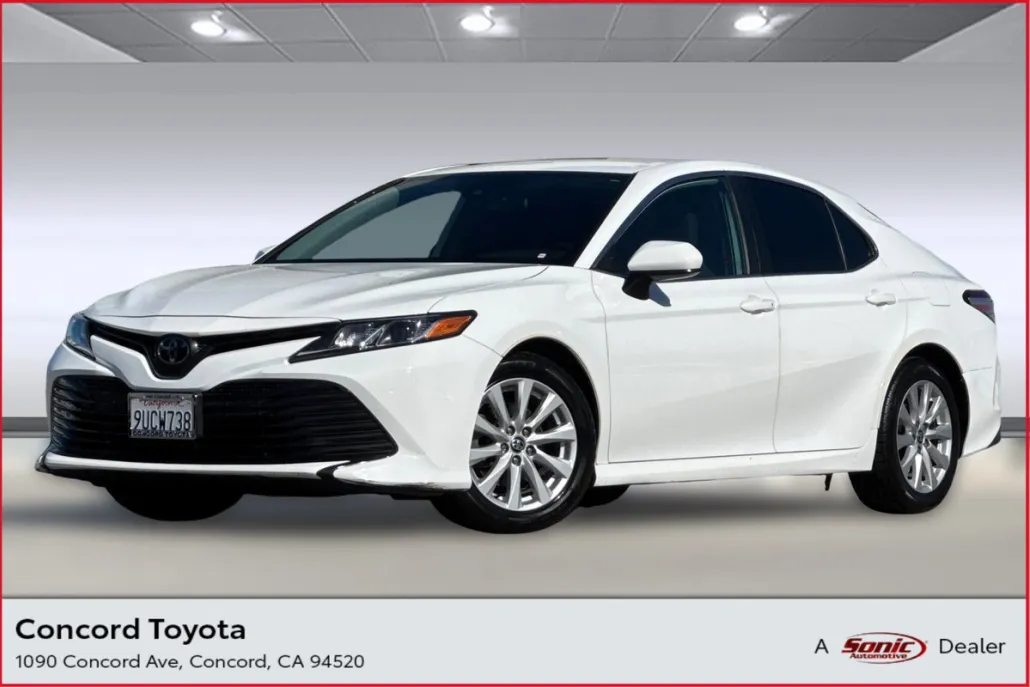 2020 Toyota Camry LE photo 1
