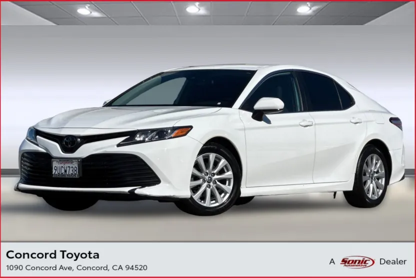 2020 Toyota Camry LE photo 1