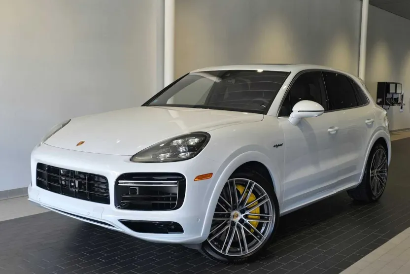 2023 Porsche Cayenne Turbo S E-Hybrid photo 1