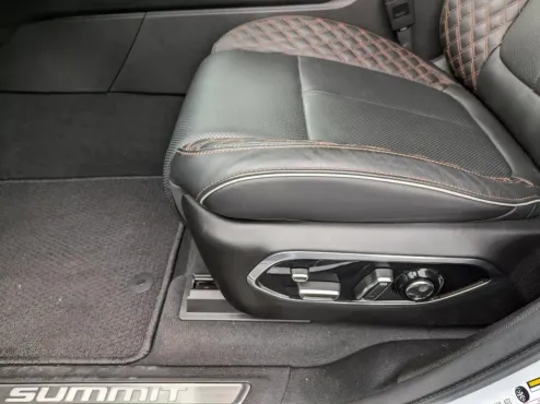 2024 Jeep Grand Cherokee 4xe Summit Reserve photo 4