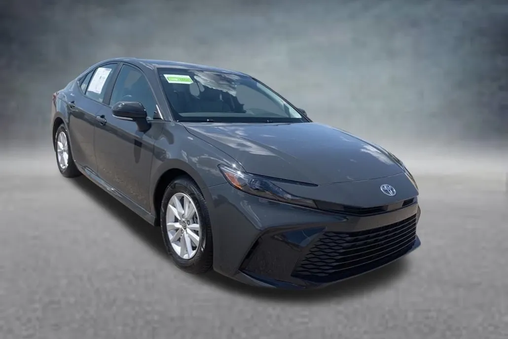 2025 Toyota Camry LE photo 1