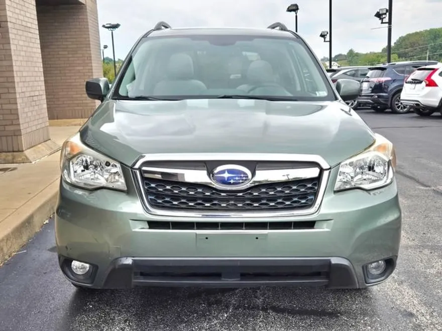 2016 Subaru Forester 2.5i Premium photo 1